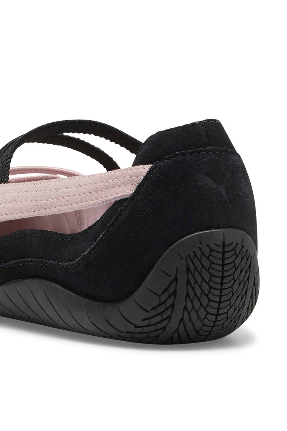 תמונת תקריב של נעלי בובה ספידקאט