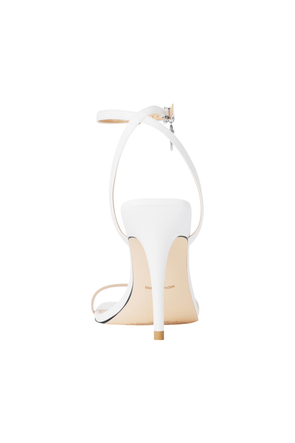 תמונת תקריב של סנדלי עקב