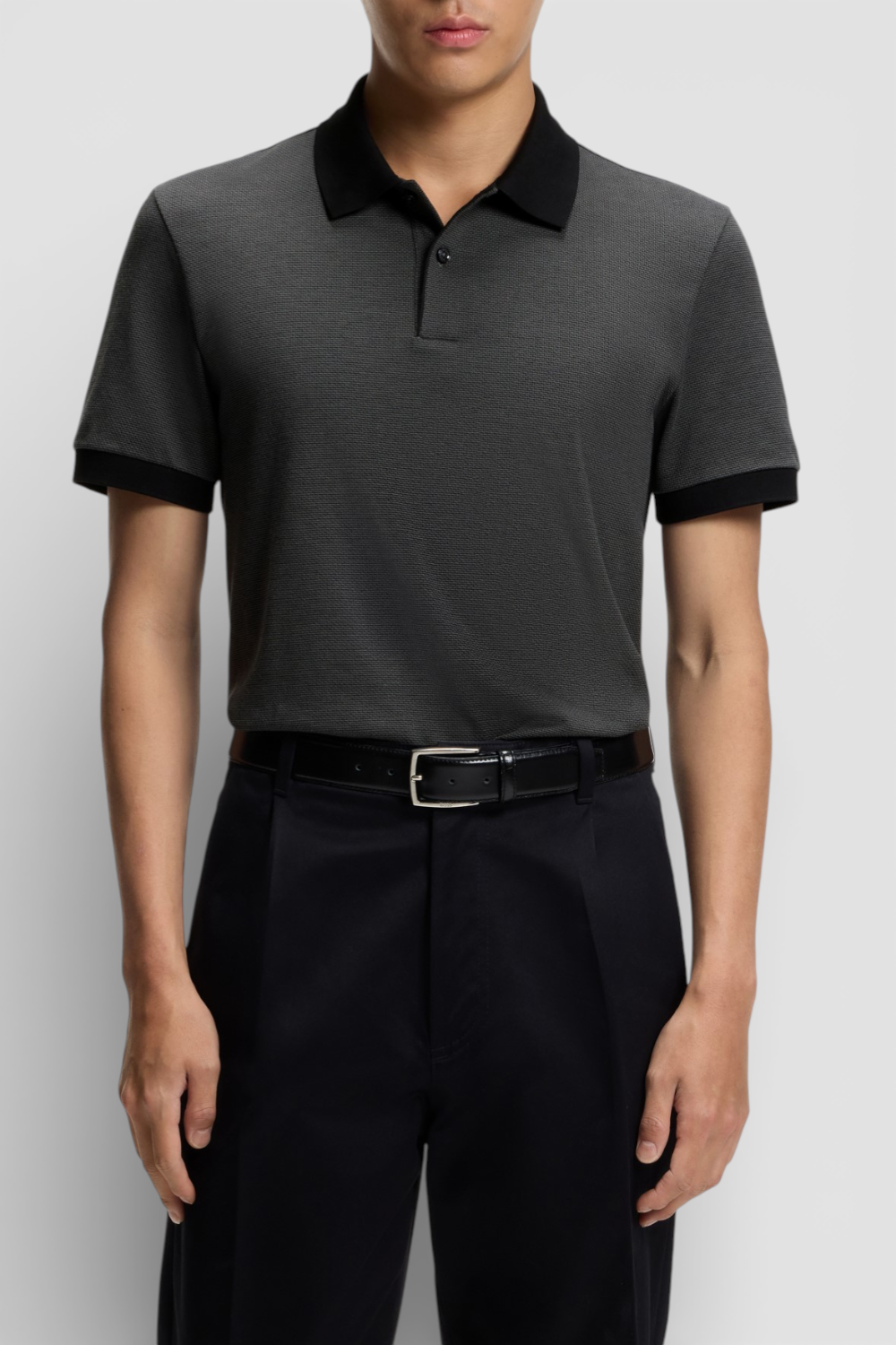 תמונת דוגמן קידמית של חולצת פולו