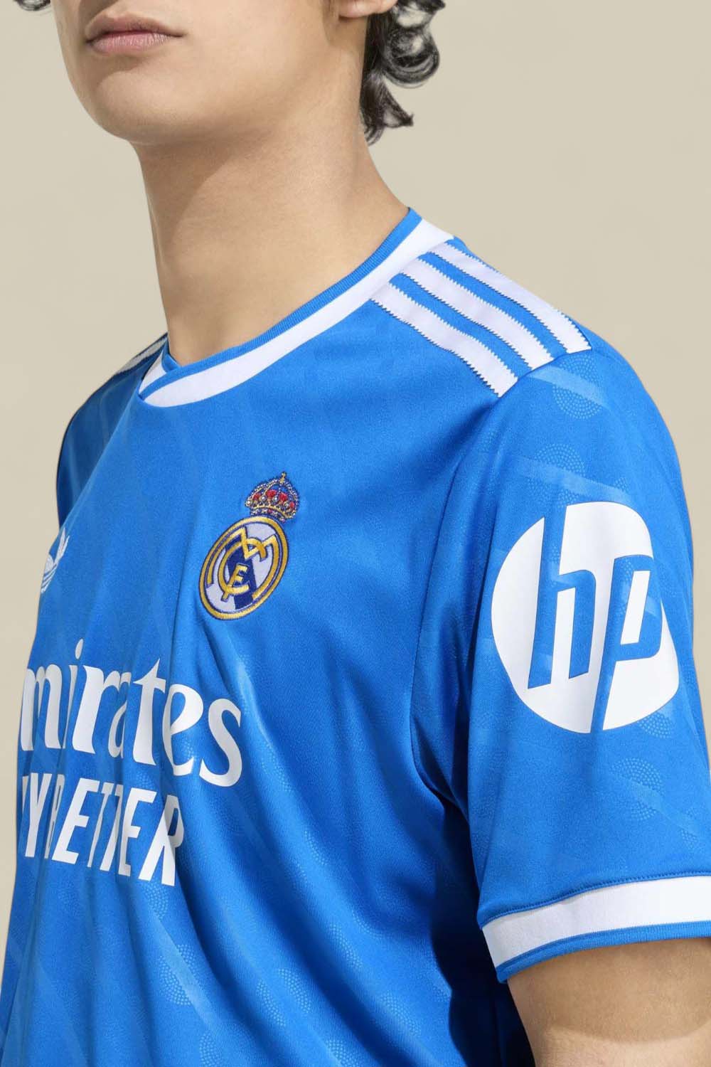 תמונת תקריב דוגמן של חולצת כדורגל