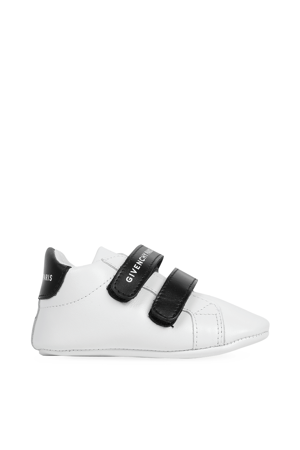 תמונה קידמית של גילאי 17-19 נעלי צעד ראשון בלבן עם לוגו