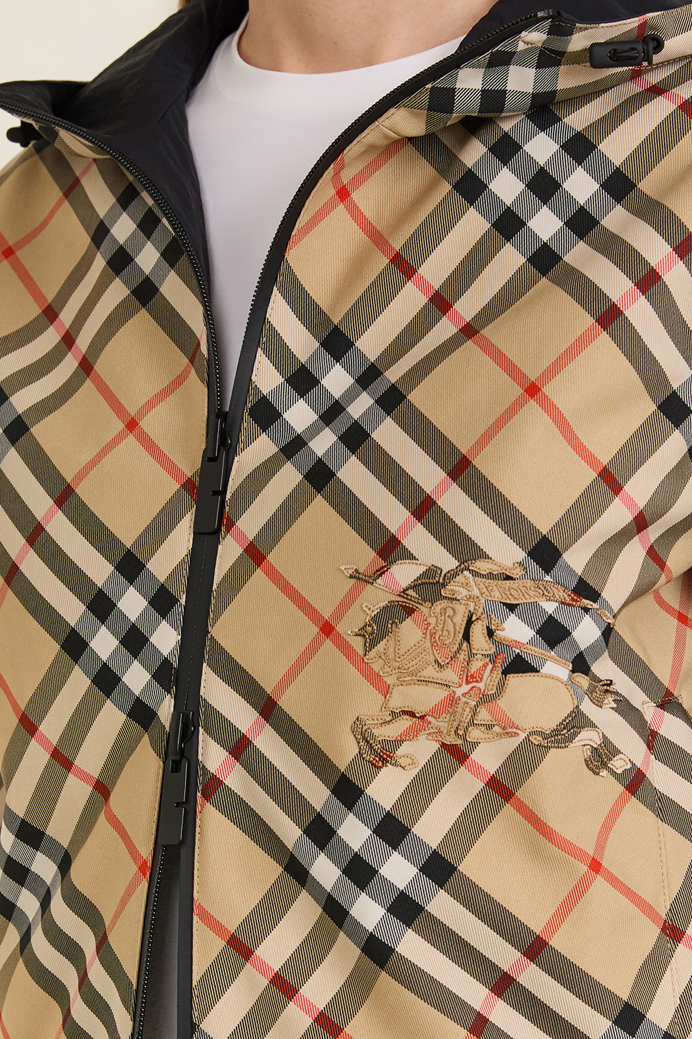 תמונת תקריב דוגמן של ז'קט דו-צדדי