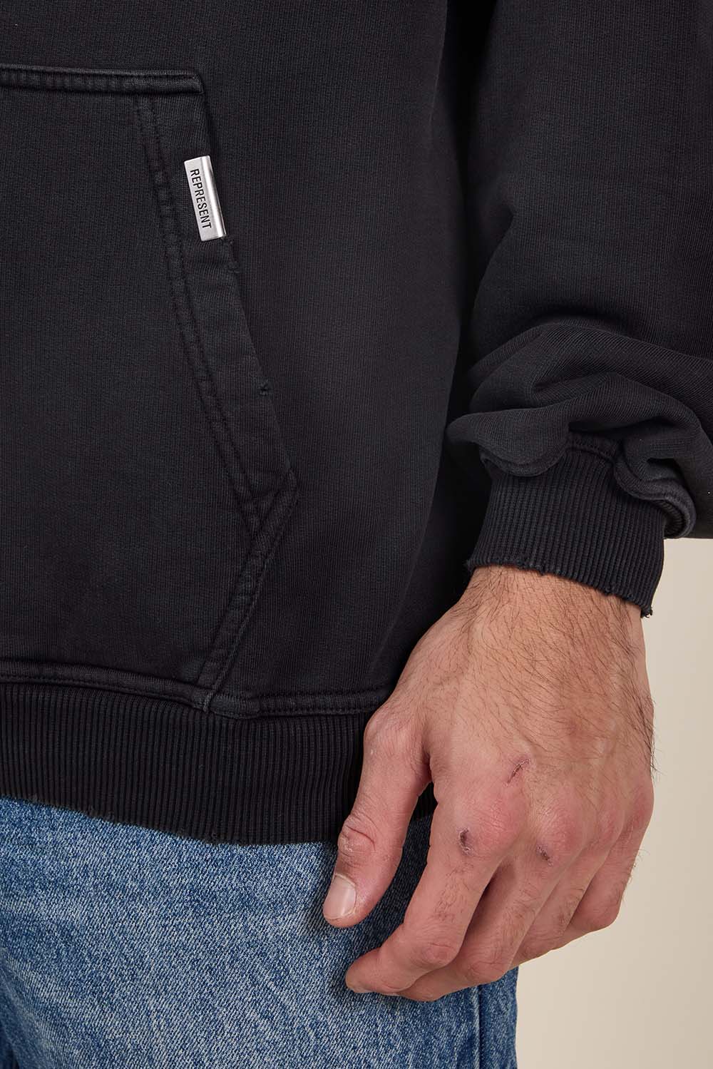 תמונת דוגמן אחורית של קפוצ'ון מצויר