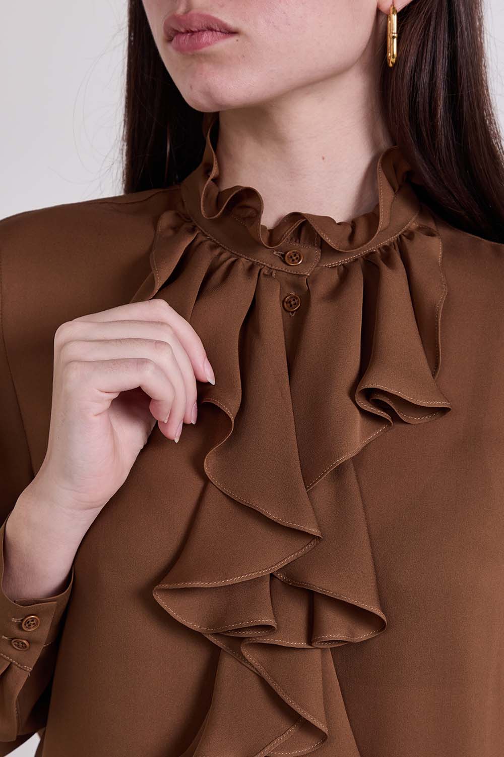 תמונת תקריב דוגמן של חולצת משי מלמלה