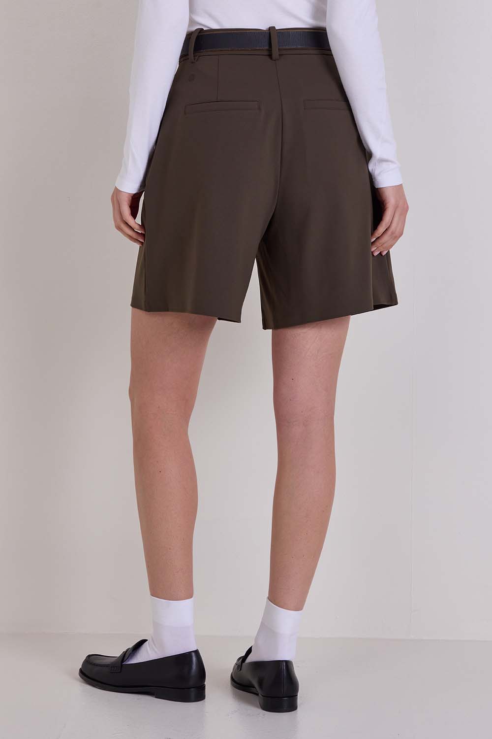 תמונת דוגמן אחורית של DAYDRIFT&trade; PLEATED HIGH-RISE SHORT 7