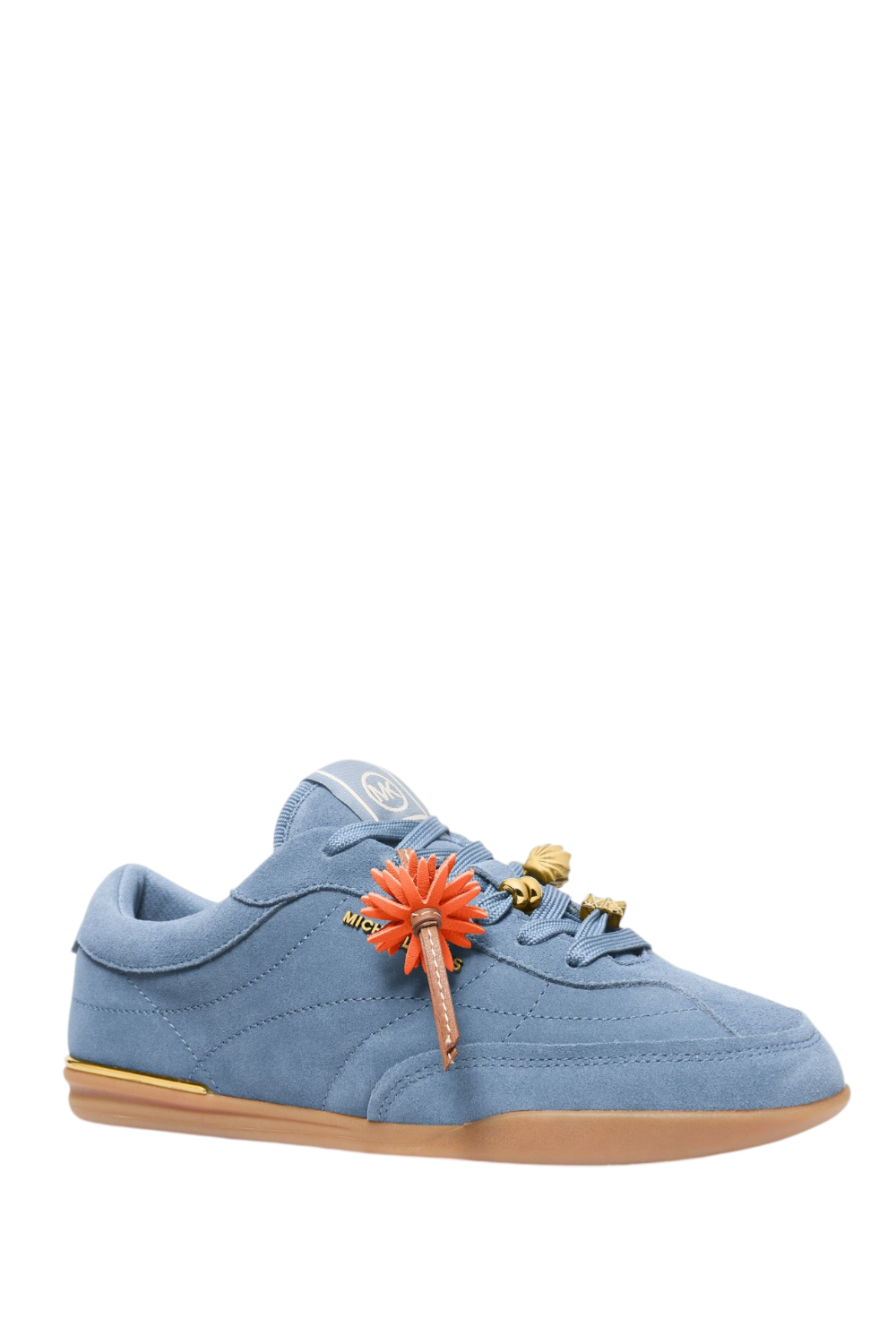 תמונת תקריב של נעלי סניקרס