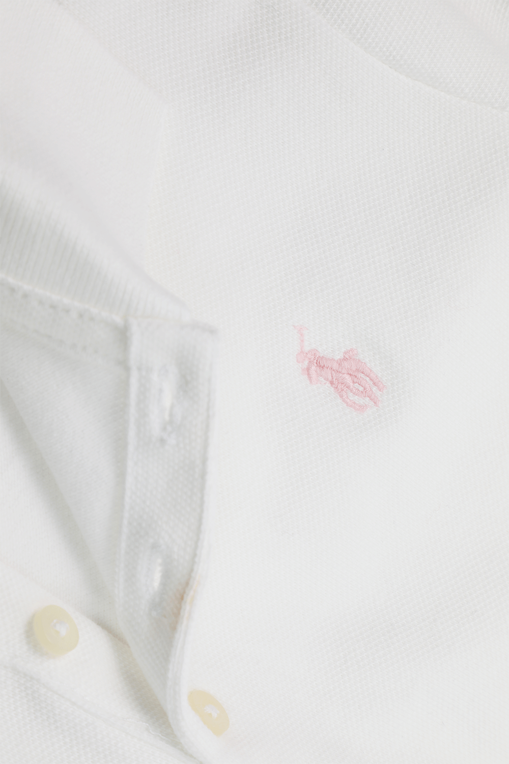 תמונה אחורית של גילאי 5-6 שמלת פולו לבנה עם לוגו רקום