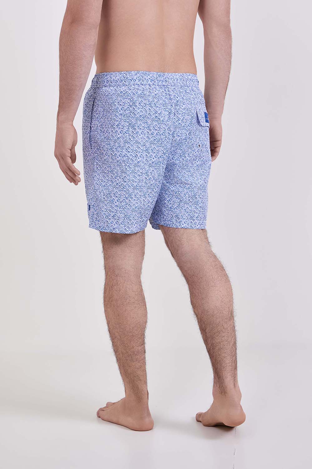 תמונת דוגמן אחורית של מכנסי בגד ים