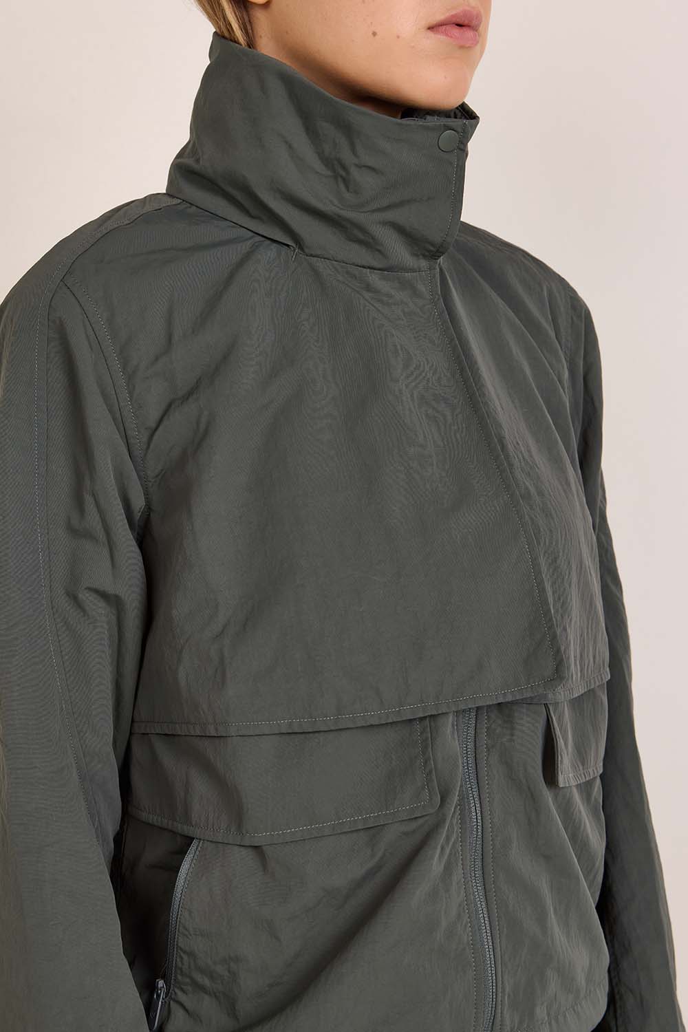 תמונת תקריב דוגמן של Always Effortless Jacket