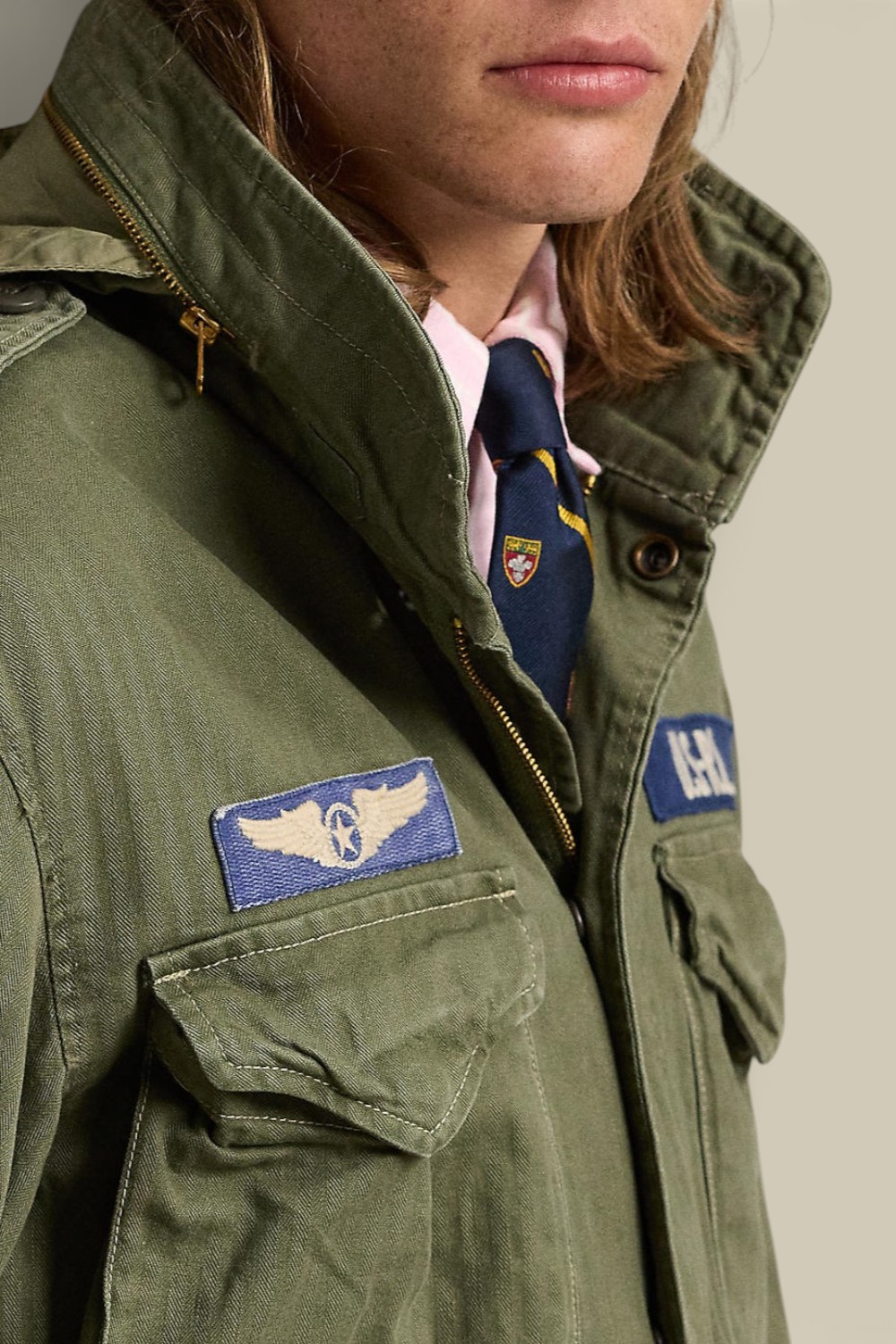 תמונת תקריב דוגמן של ג׳קט צבאי