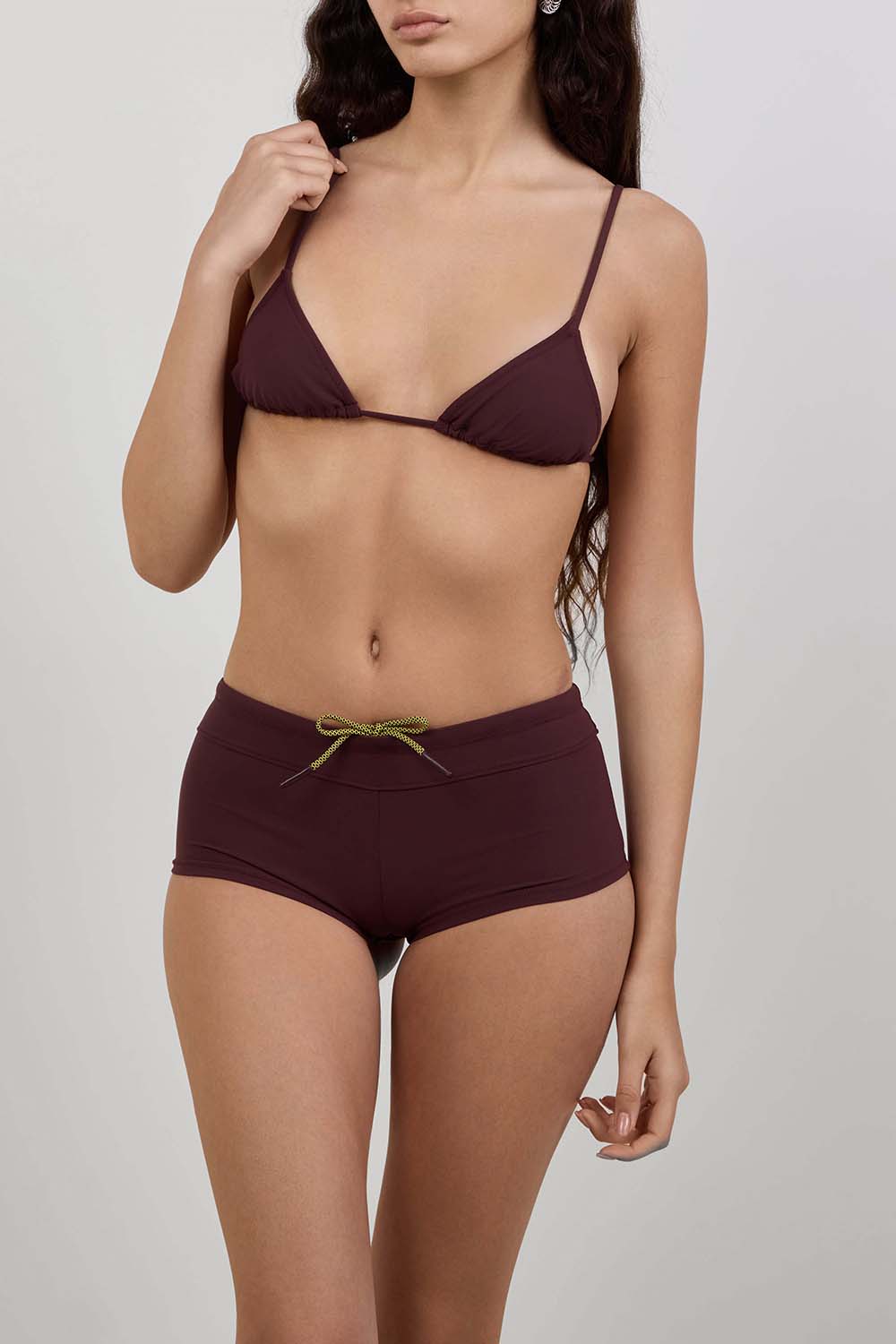 תמונת דוגמן קידמית של חזיית ביקיני אקוויטור