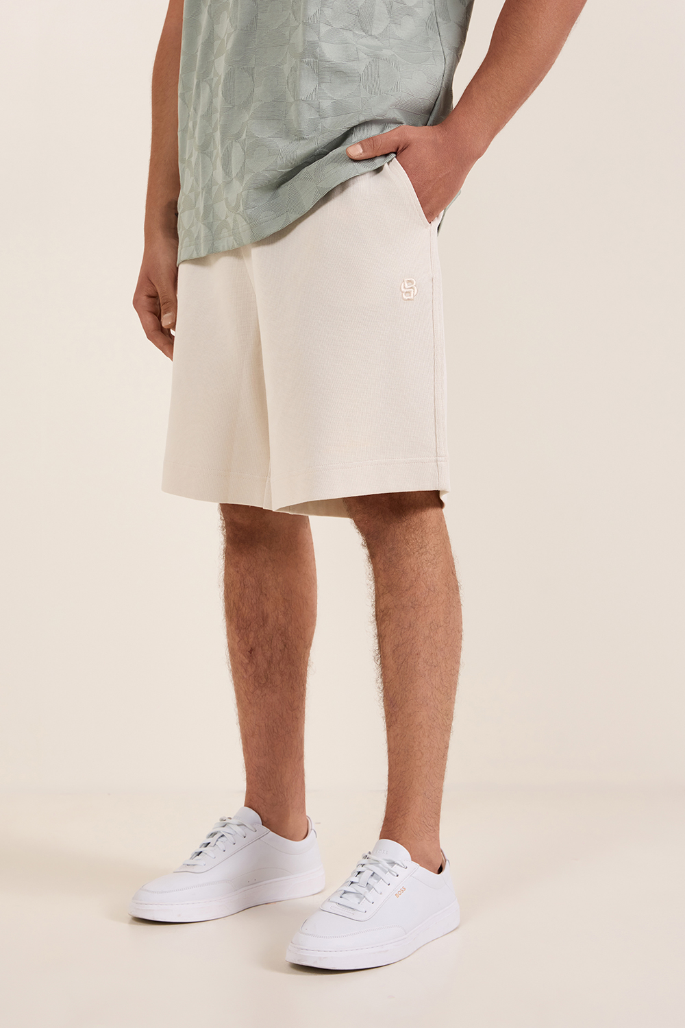 תמונת דוגמן קידמית של מכנסיים קצרים