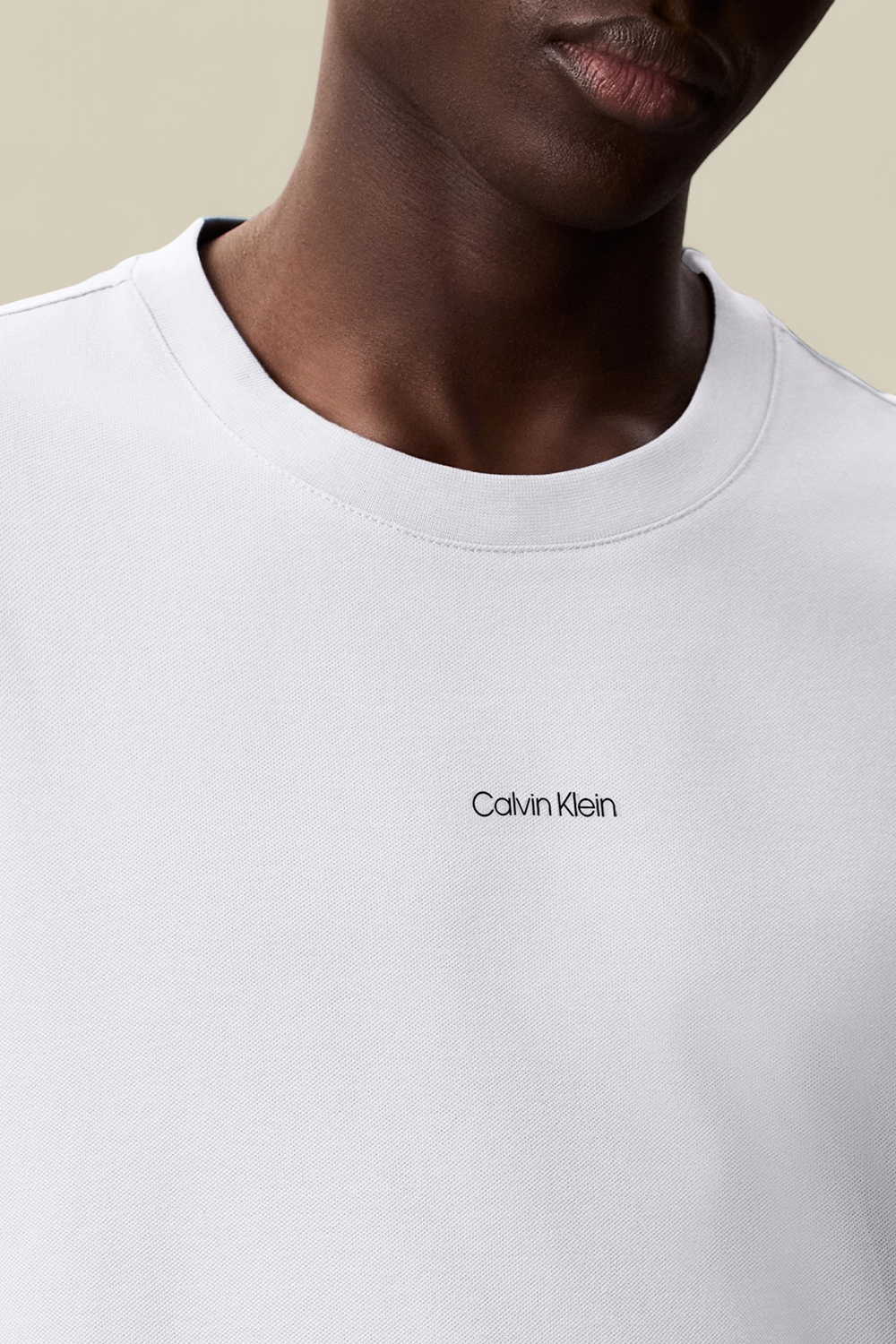 תמונת תקריב דוגמן של חולצת טי