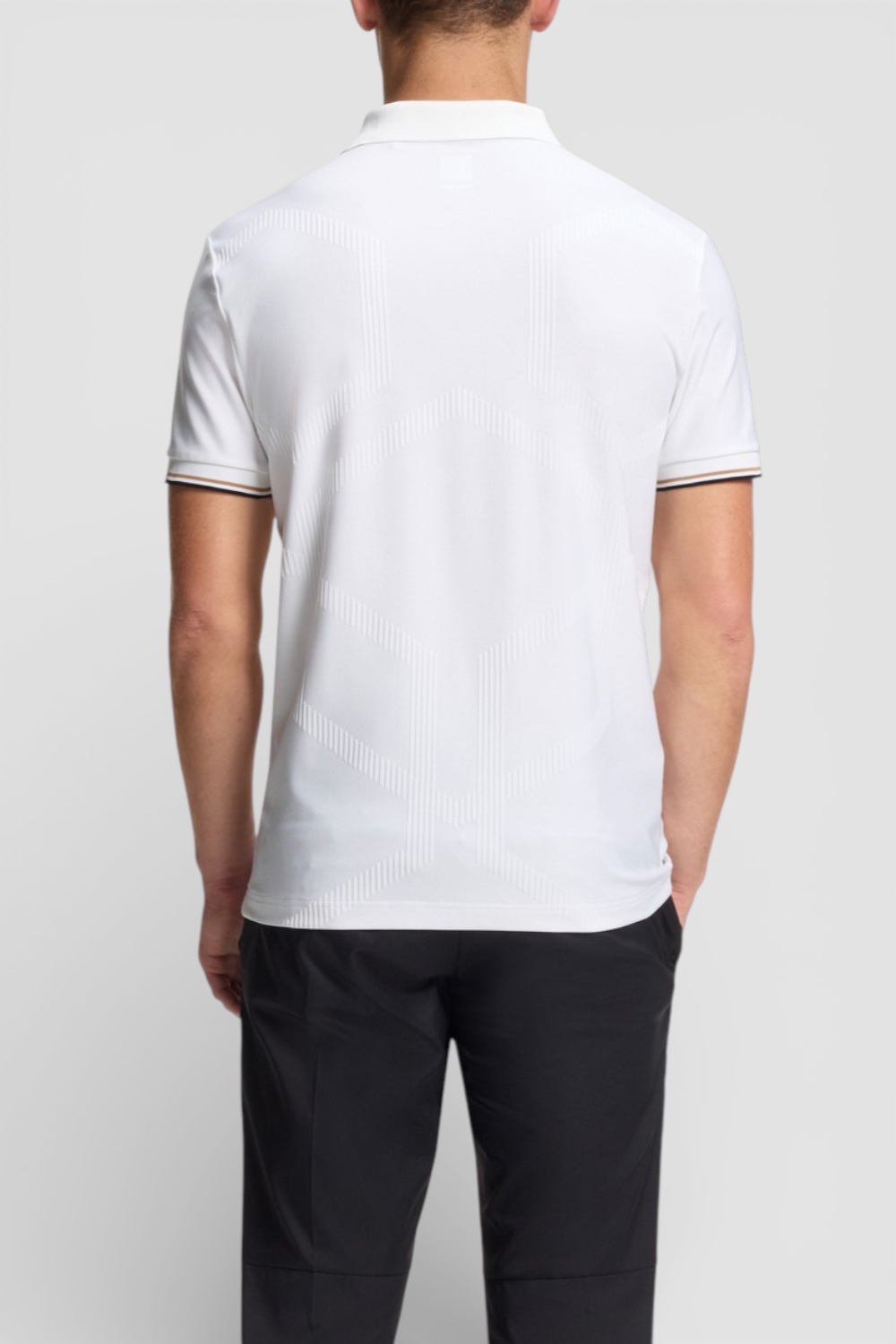 תמונת דוגמן אחורית של חולצת פולו