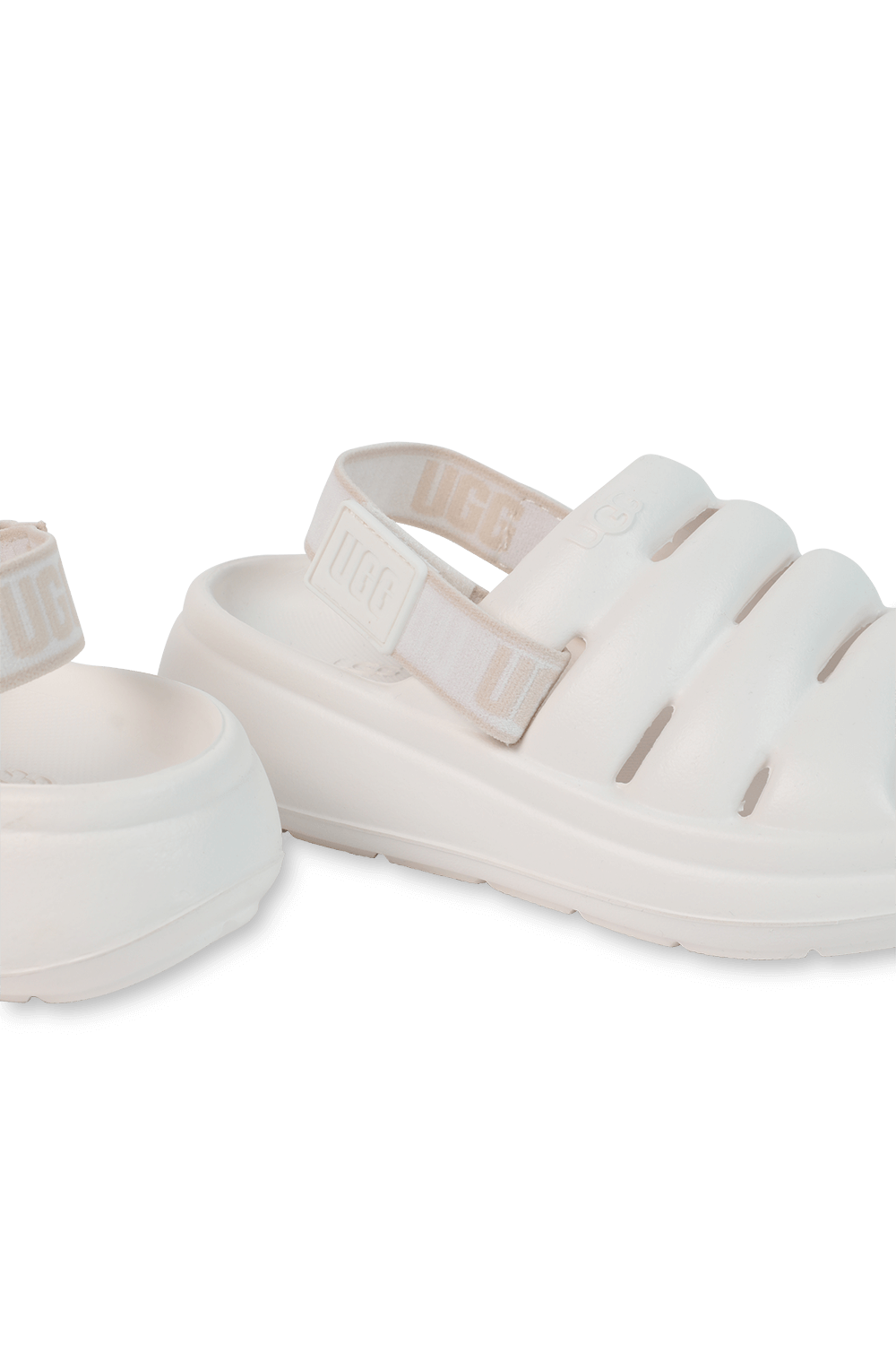 תמונת תקריב של סנדלי גומי ספורט ייה - מידות 25-30