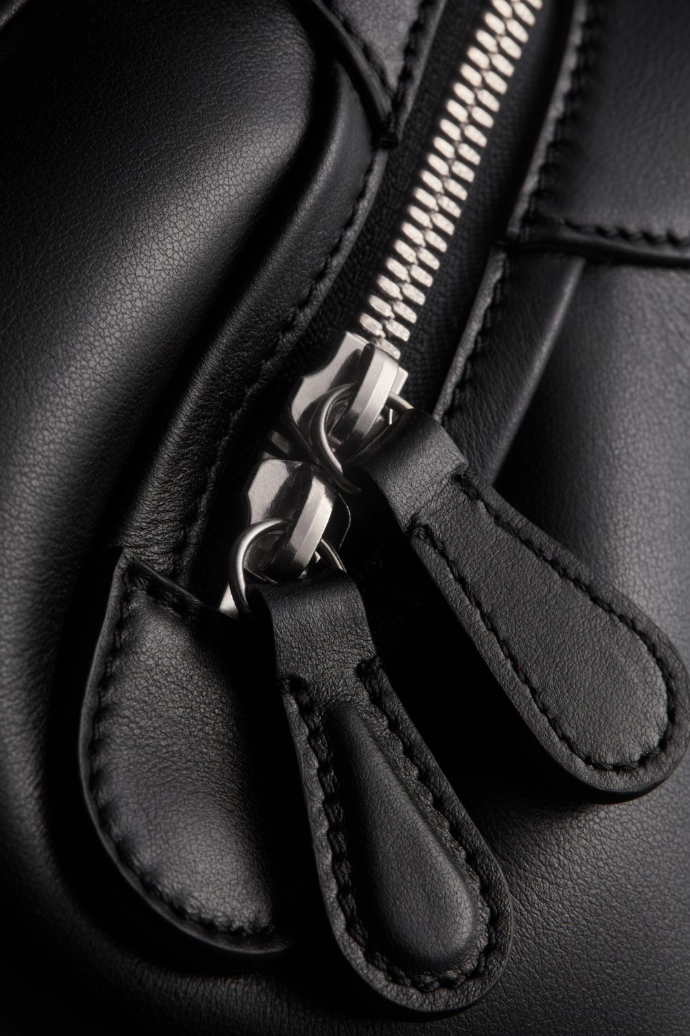 תמונת תקריב של תיק כתף