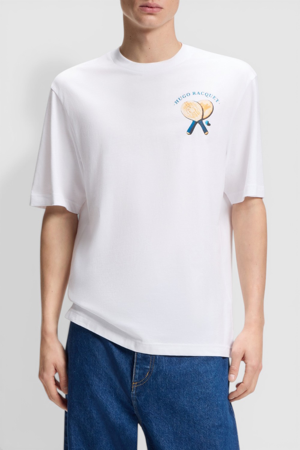 תמונת דוגמן קידמית של חולצת טי בגזרה ישרה