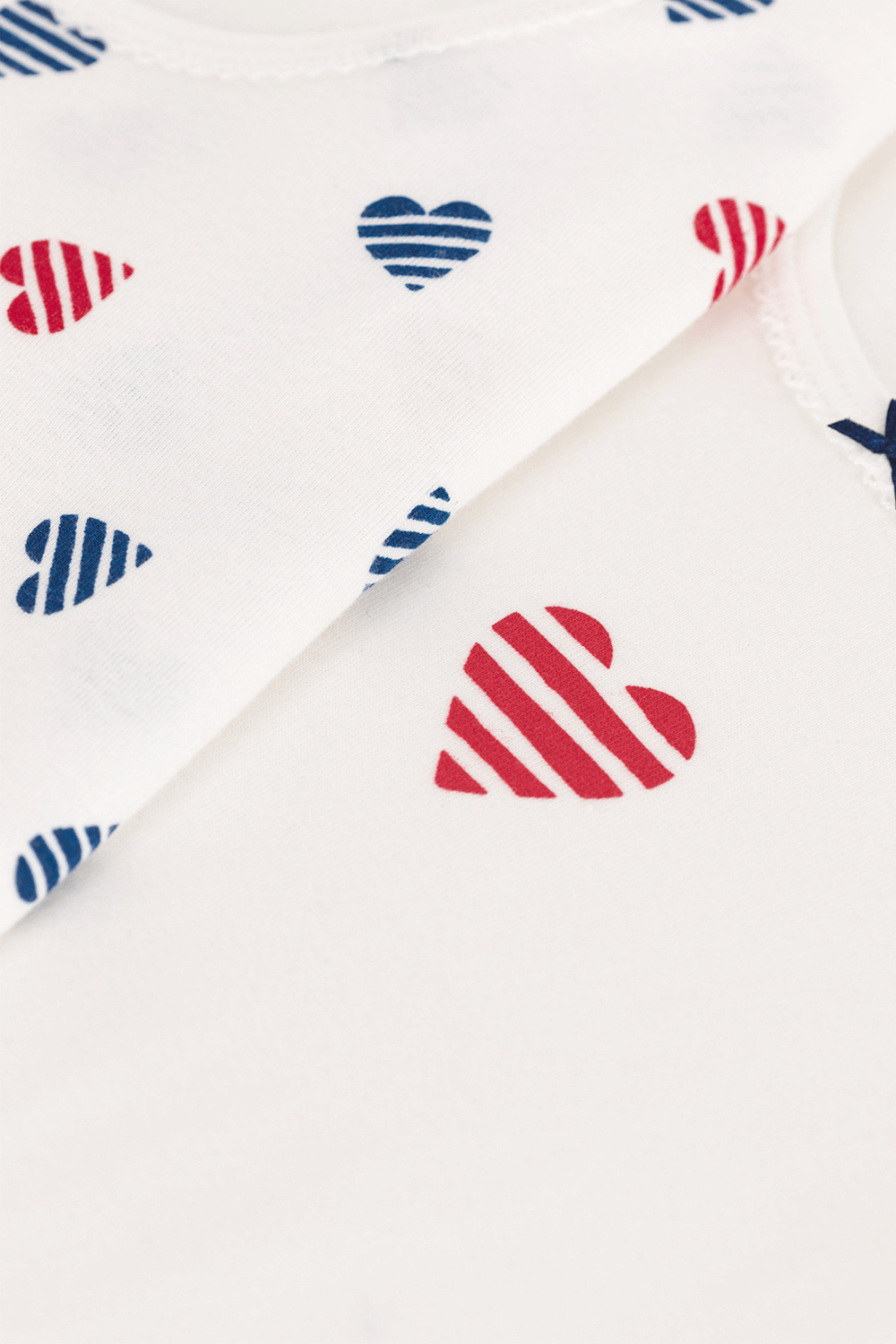 תמונת תקריב של חולצת טי