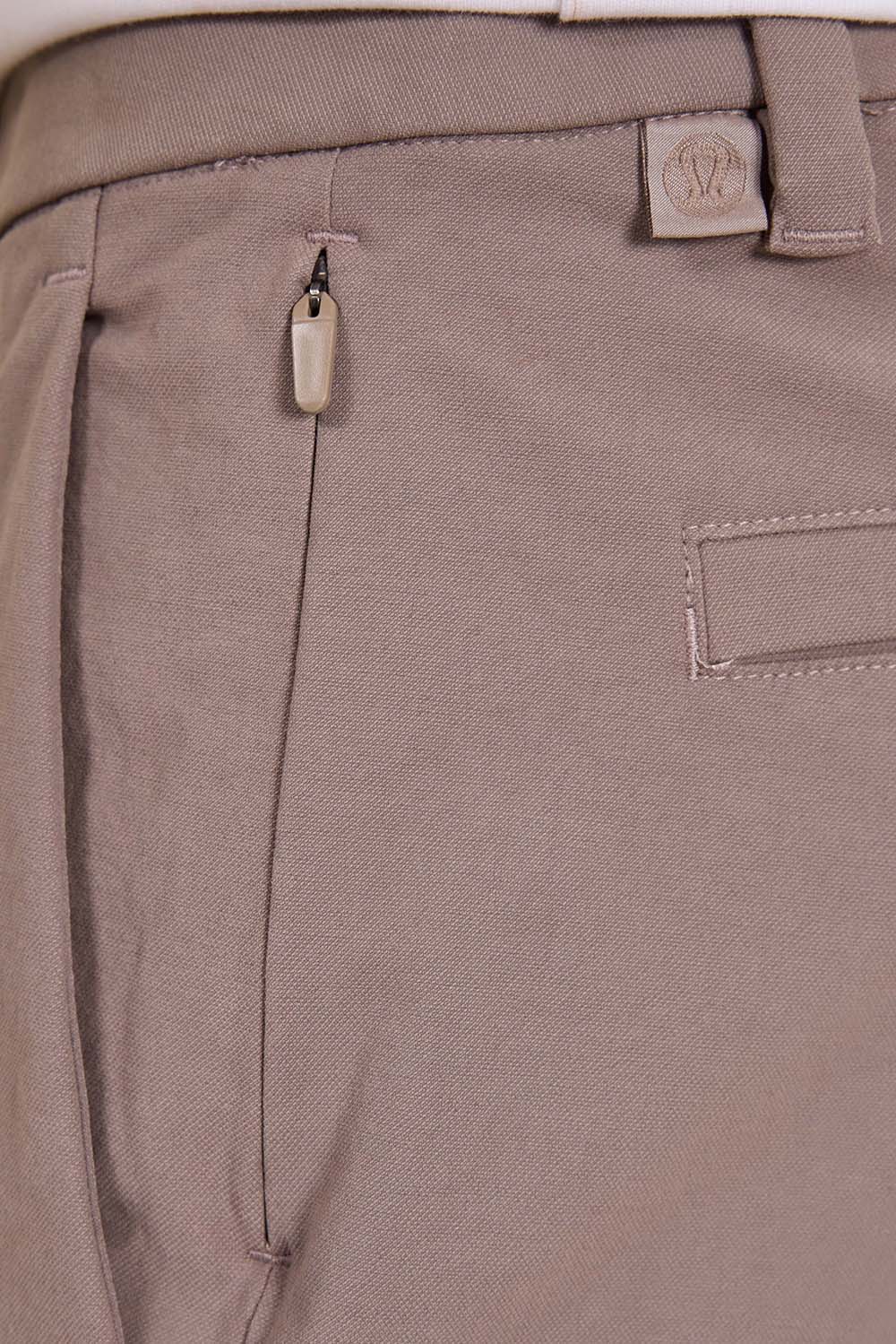 תמונת תקריב דוגמן של ABC Slim-Fit Trouser 32L *VersaTwill