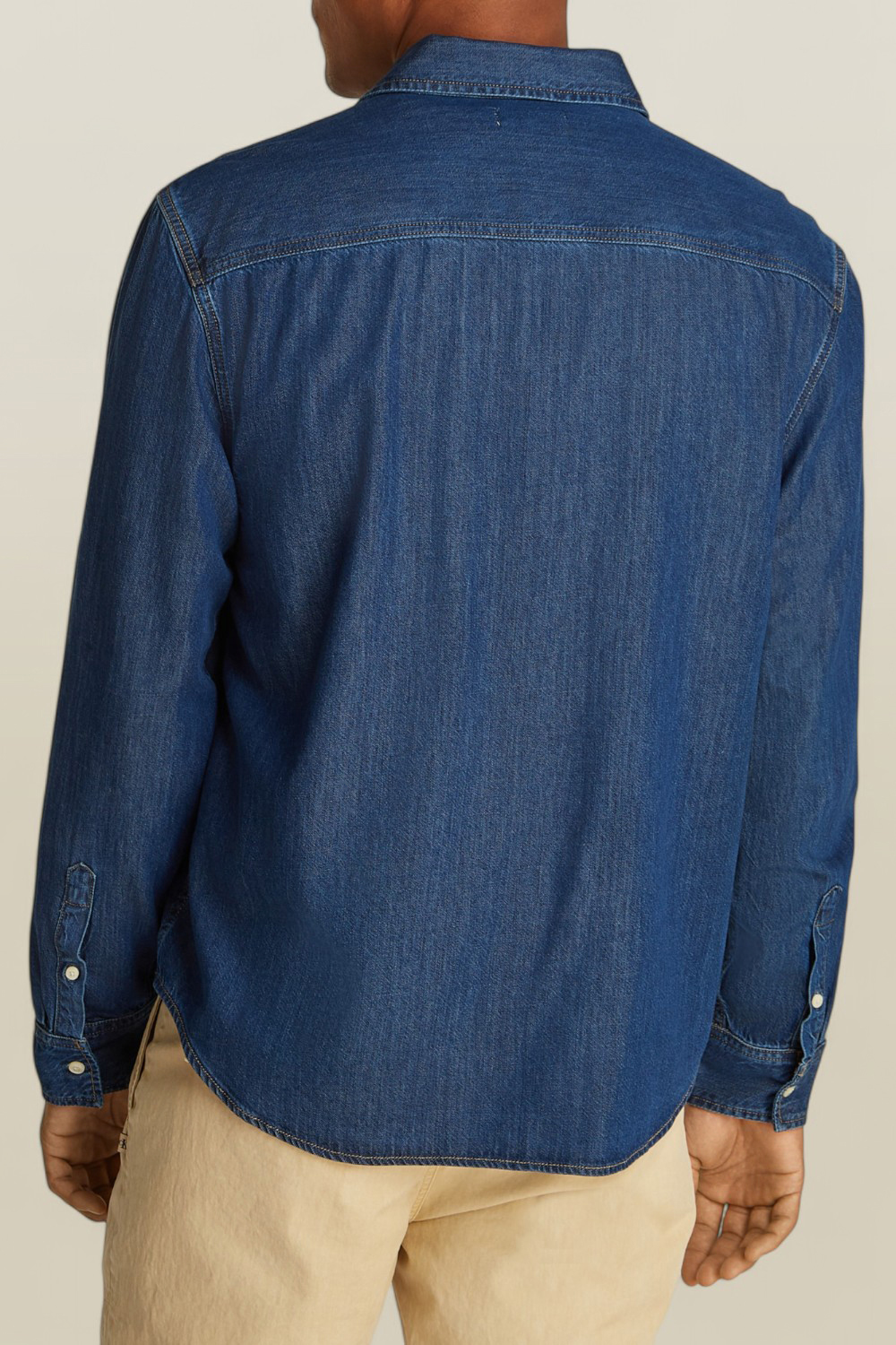 תמונת דוגמן אחורית של חולצת ג'ינס מכופתרת