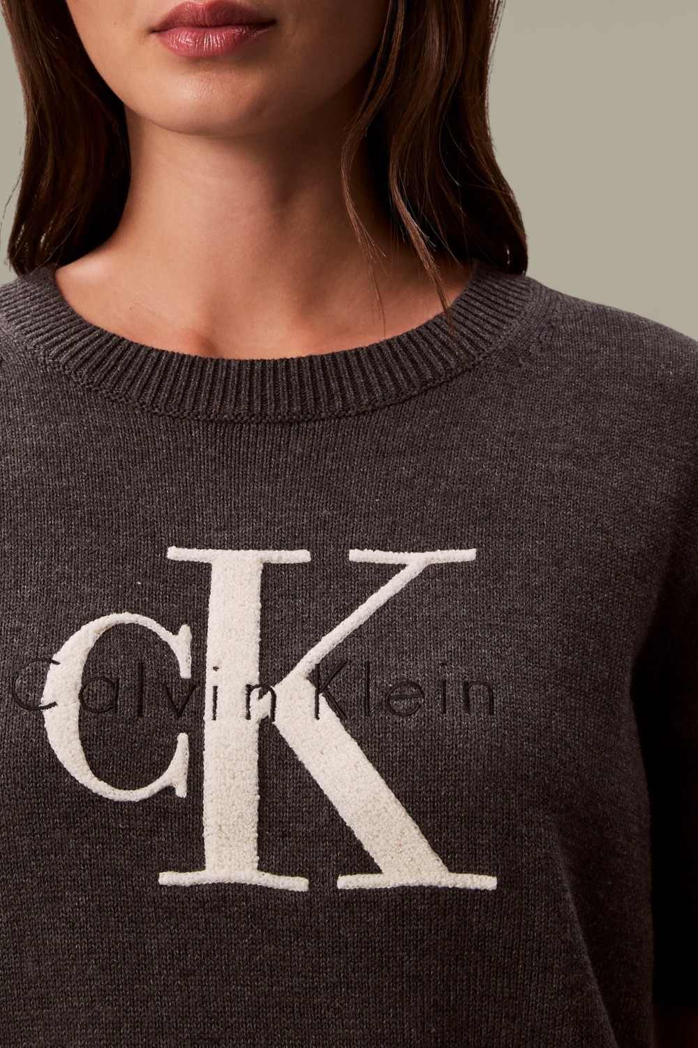 תמונת תקריב דוגמן של חולצת סריג