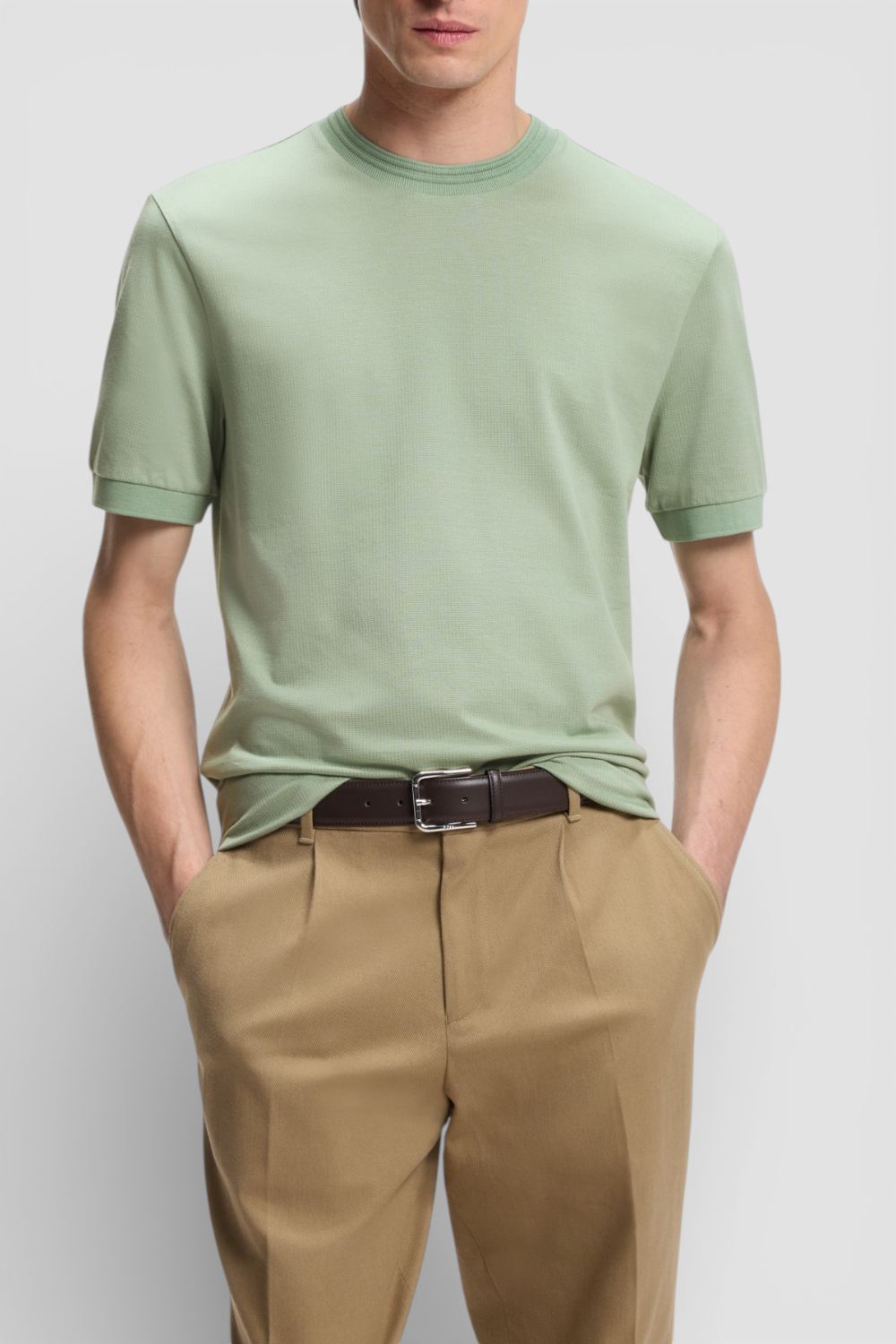 תמונת דוגמן קידמית של חולצת טי