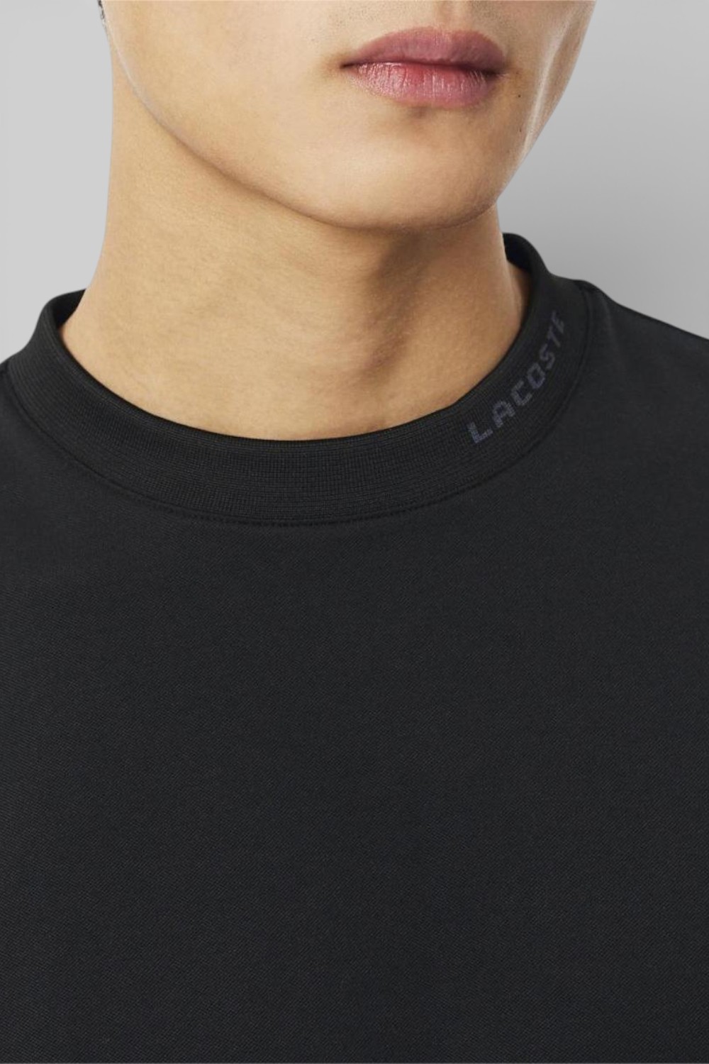 תמונת תקריב דוגמן של חולצת טי