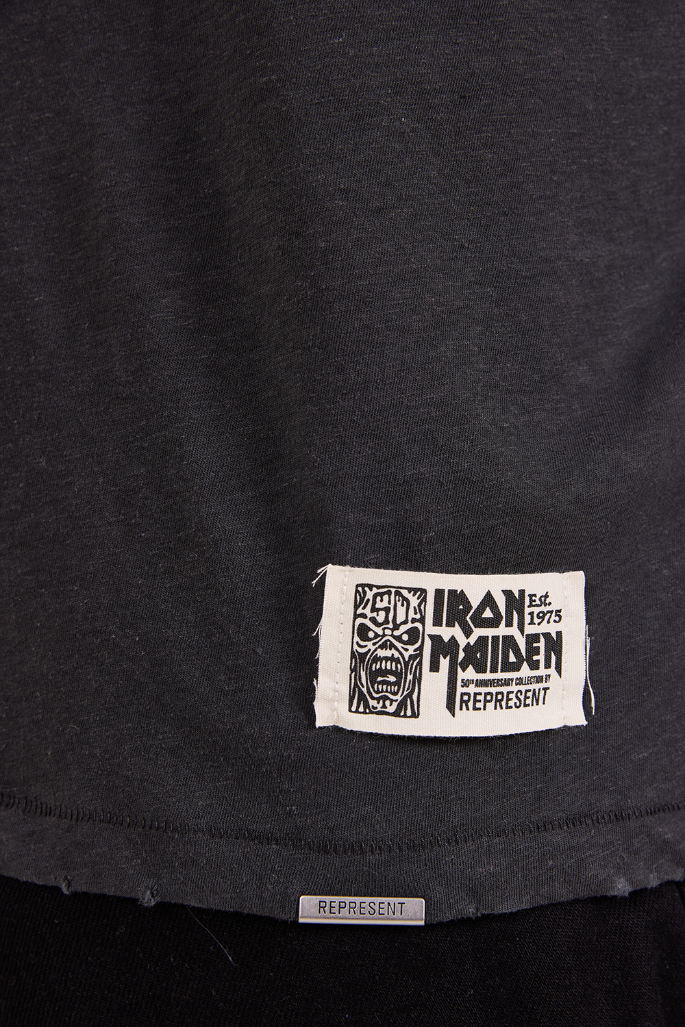 תמונת דוגמן אחורית של חולצת טי במהדורת 50 שנה לאיירון מיידן