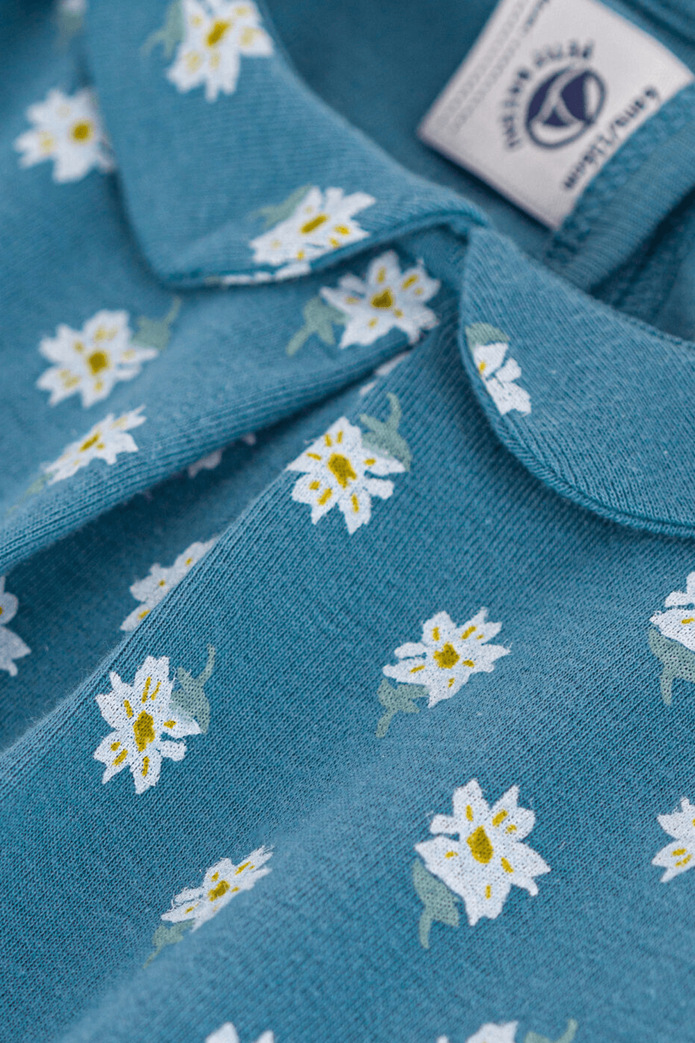 תמונת תקריב של חולצה ארוכה פרחים - גילאי 3-5 שנים