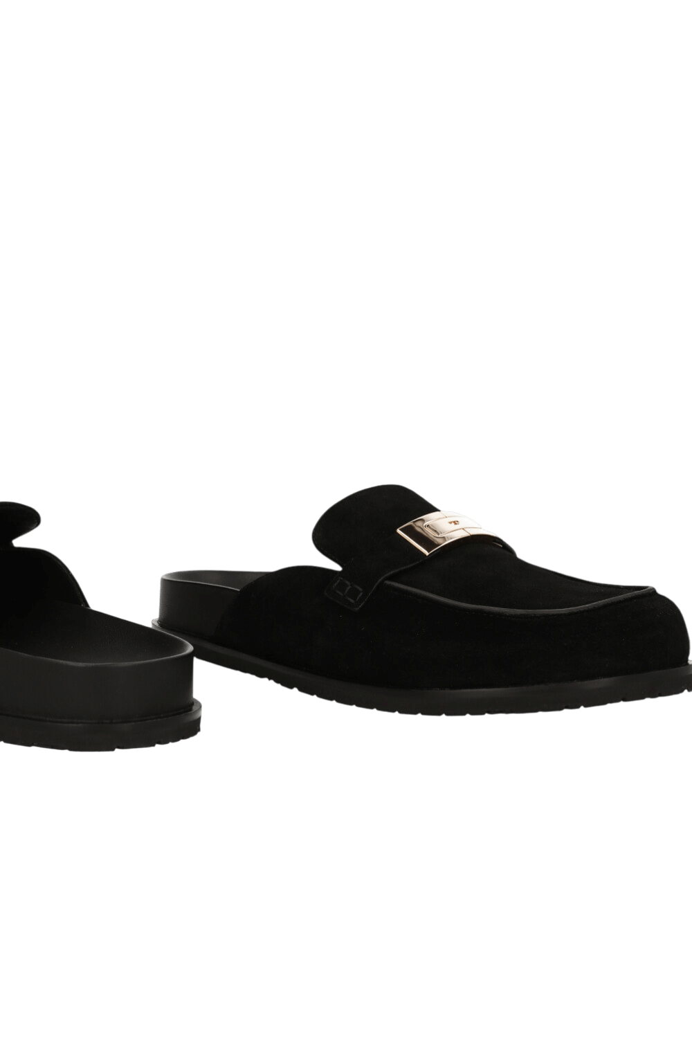 תמונת תקריב של נעלי מיולס