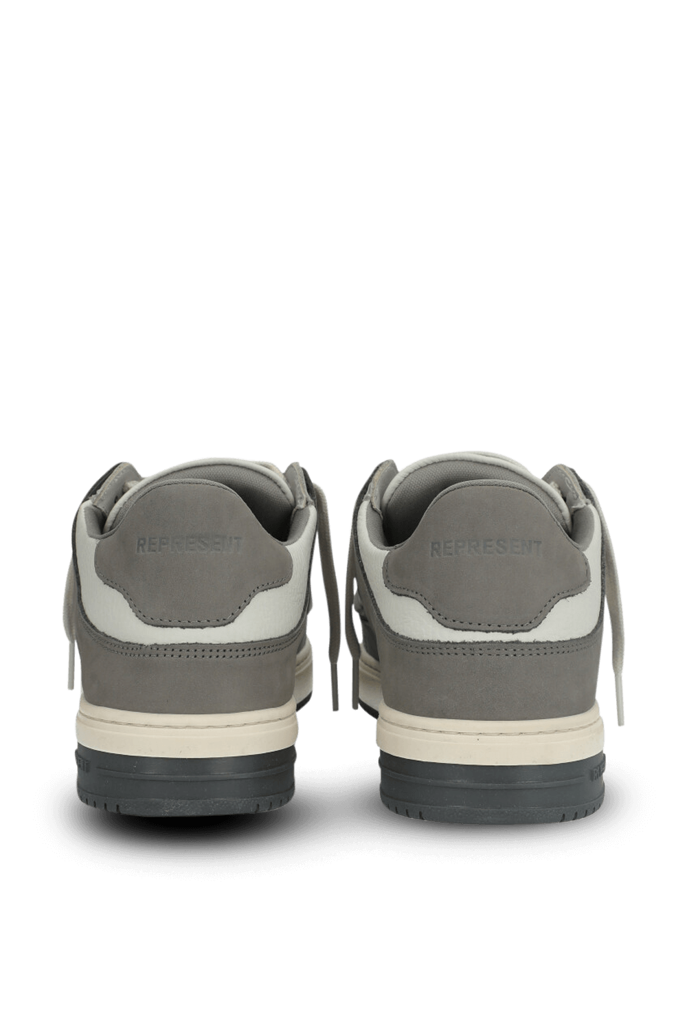 תמונת תקריב של נעלי סניקרס אפקס