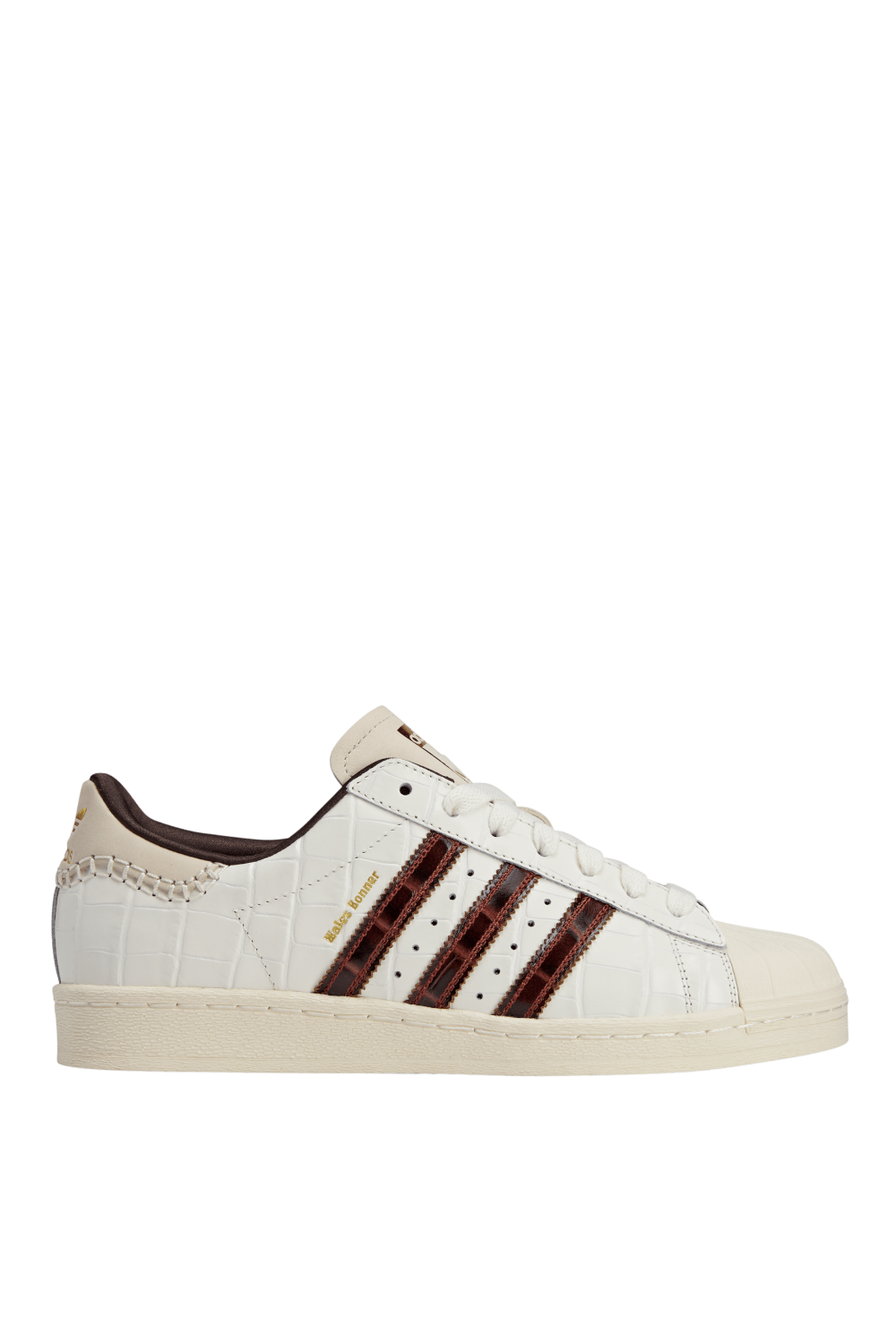 תמונה קידמית של נעלי סניקרס