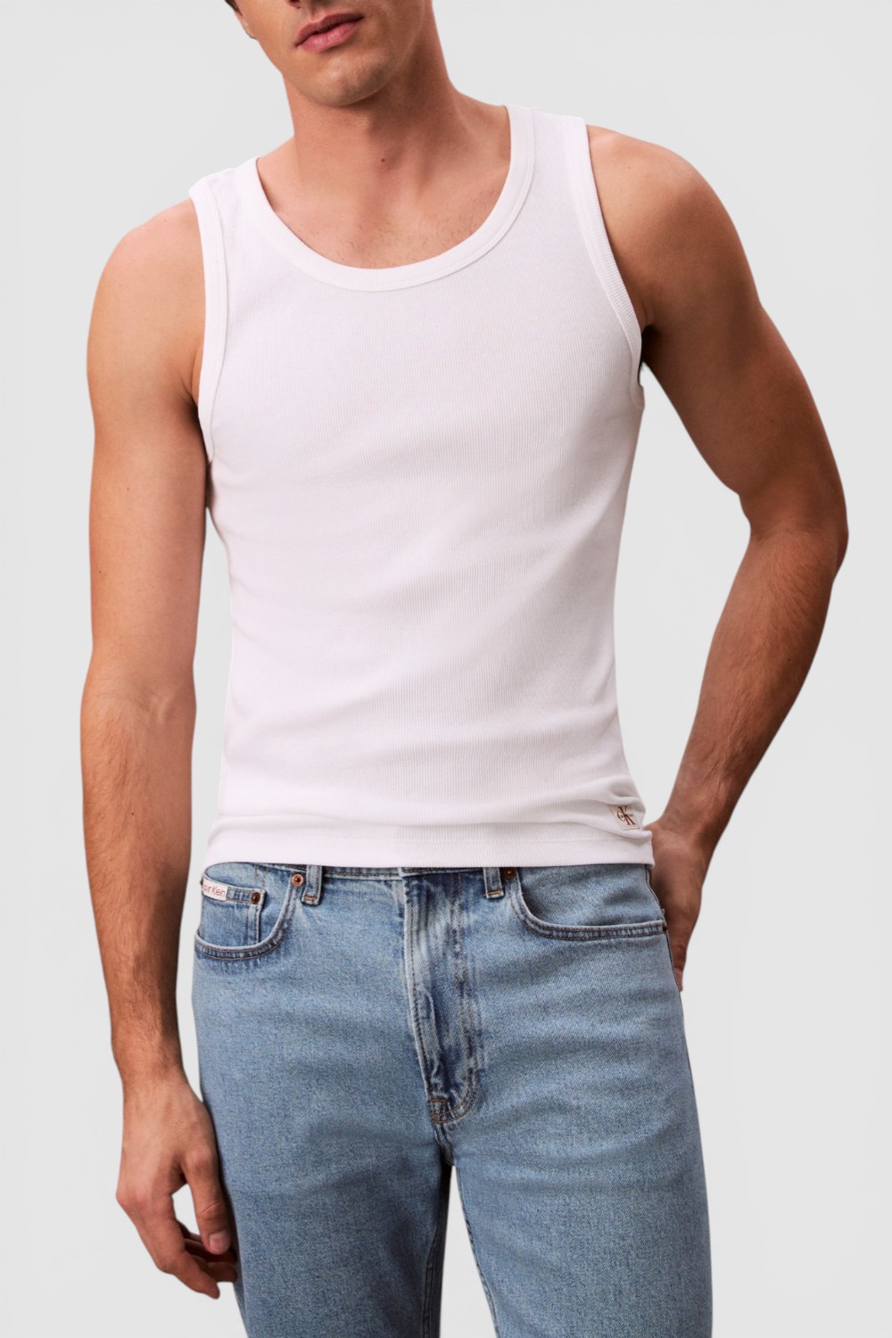 תמונת דוגמן קידמית של גופיית ריב