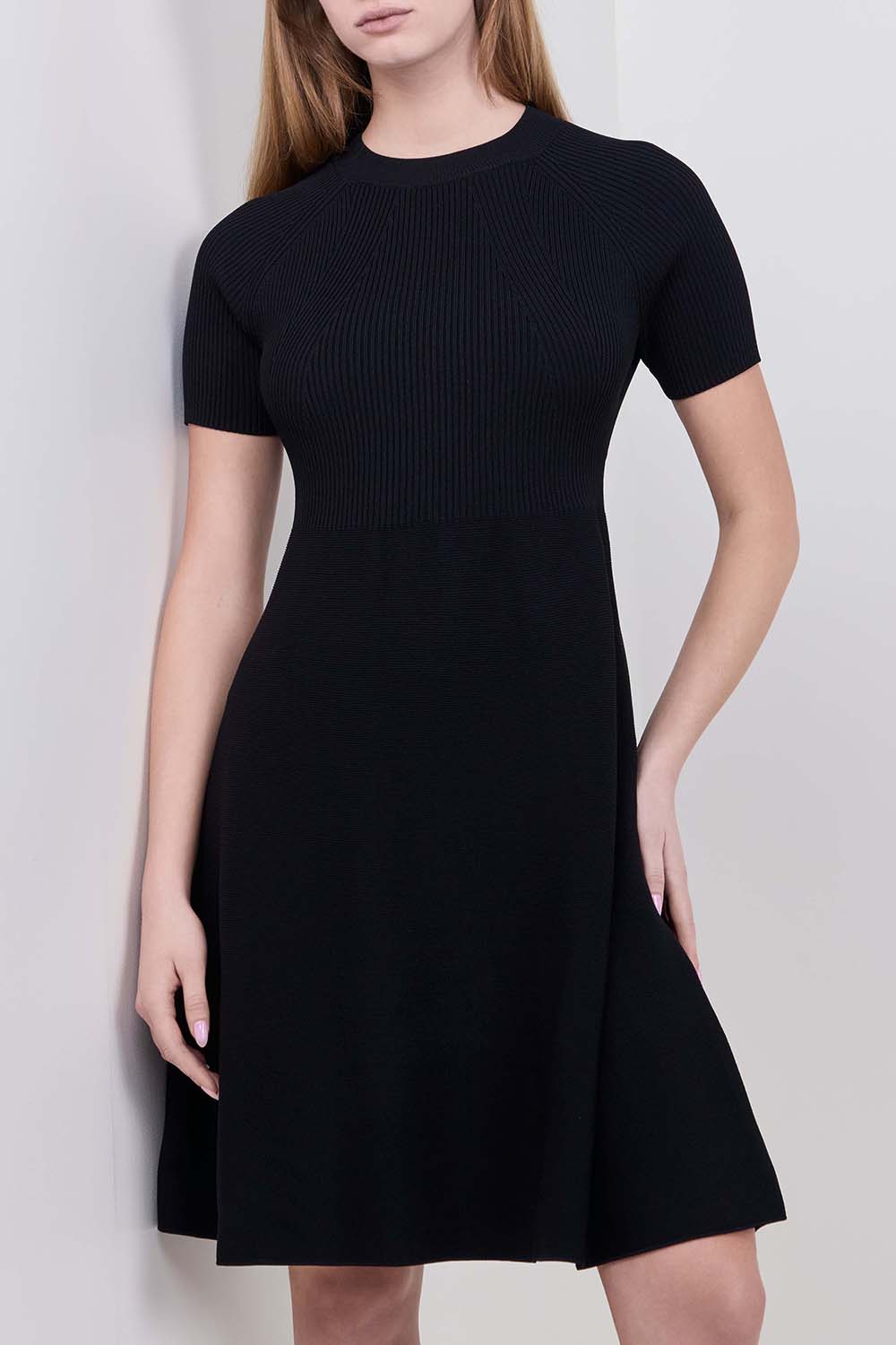 תמונת דוגמן קידמית של שמלת מידי