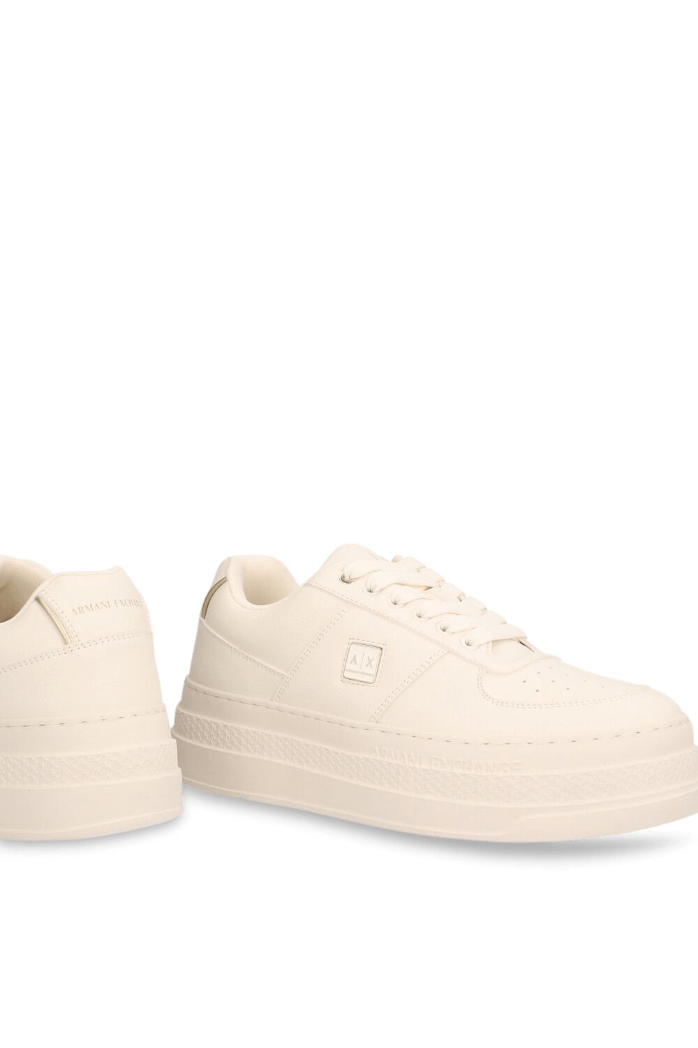 תמונת תקריב של נעלי סניקרס