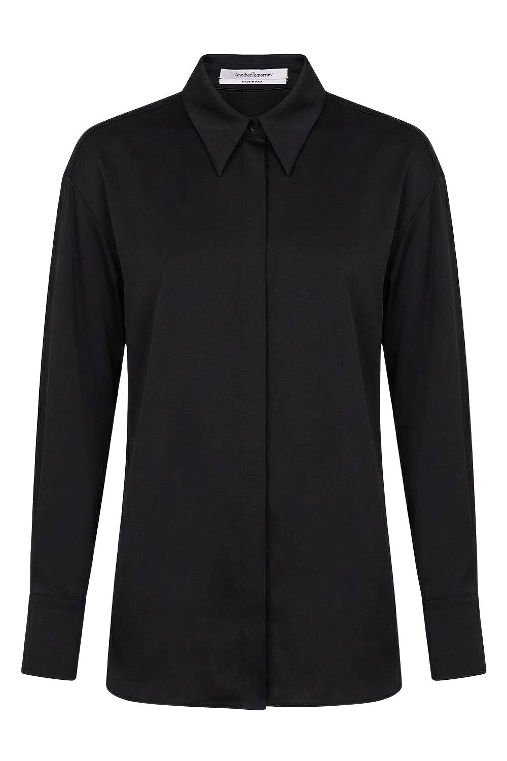 תמונה קידמית של חולצת כפתורים