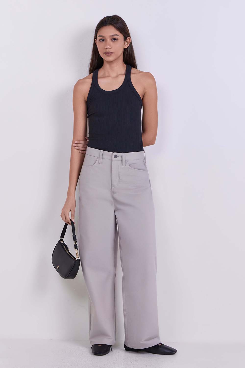 תמונת דוגמן קידמית של City Essentials Mini Shoulder Bag Smooth Leather Alternative