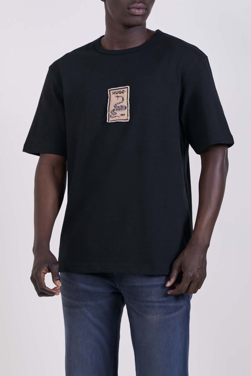 תמונת דוגמן קידמית של חולצת טי