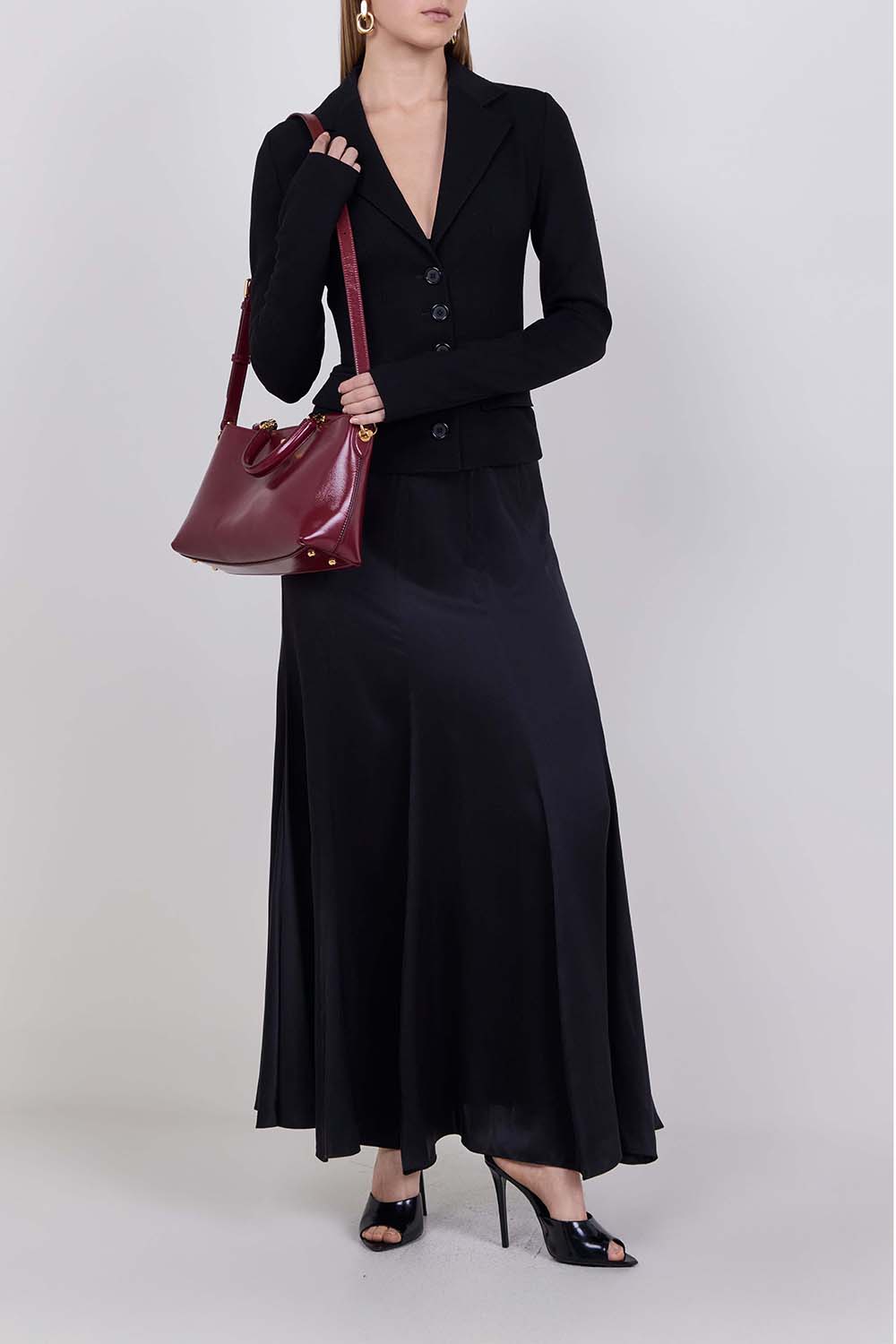 תמונת דוגמן קידמית של תיק יד ויטוריה