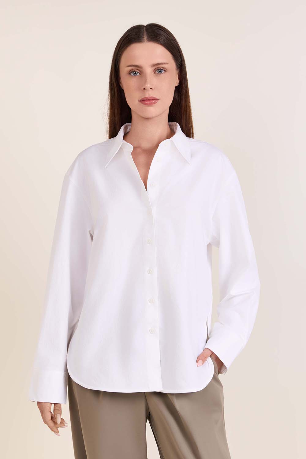 תמונת דוגמן קידמית של Woven Relaxed-Fit Button Up Shirt