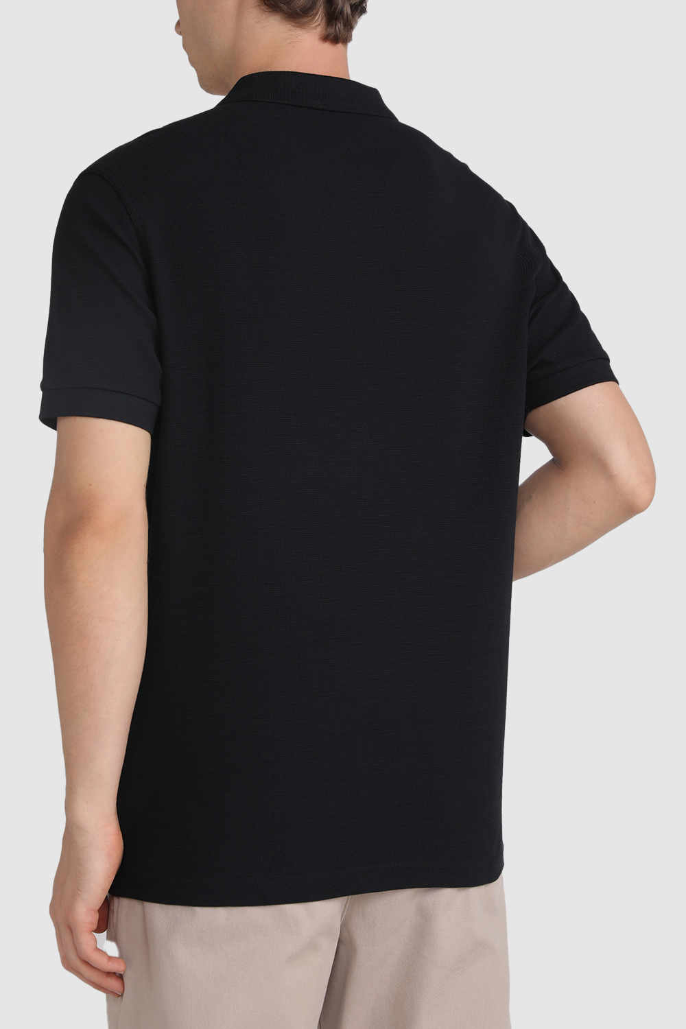 תמונת דוגמן אחורית של חולצת פולו