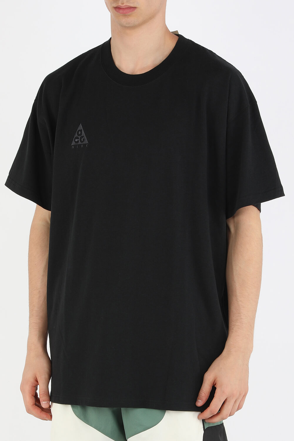 תמונת דוגמן קידמית של Nike ACG Logo Tee in Black