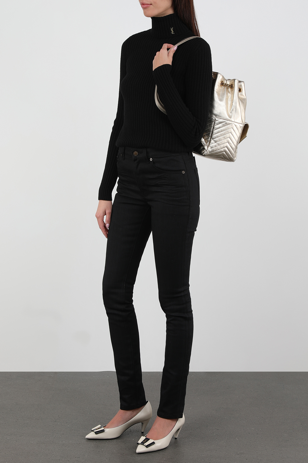 תמונת דוגמן קידמית של תיק ג'ו מעור בגוון זהב פלטינה