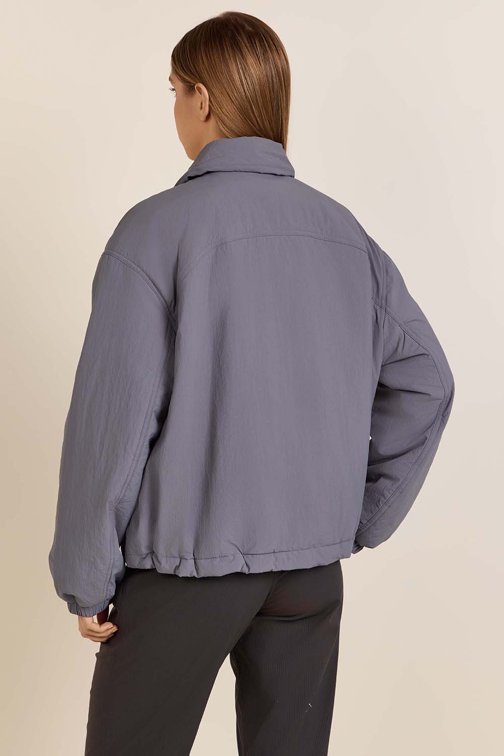 תמונת דוגמן אחורית של Insulated Oversized Collared Jacket