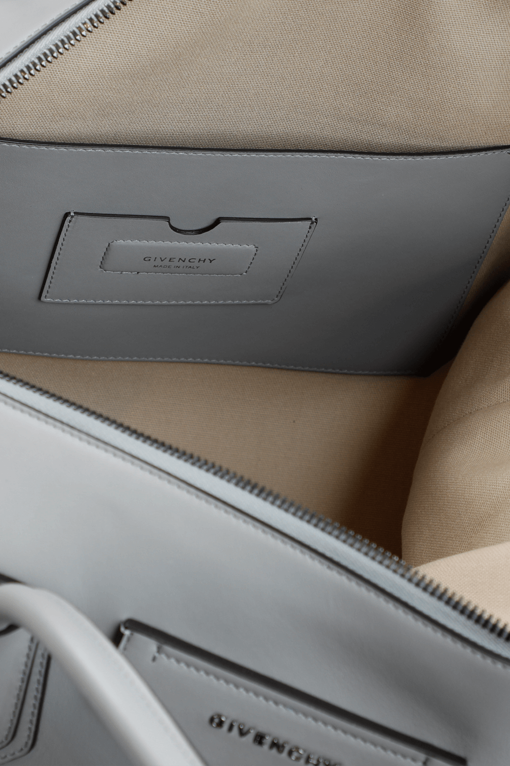 תיק אנטיגונה גדול מעור בצבע אפור