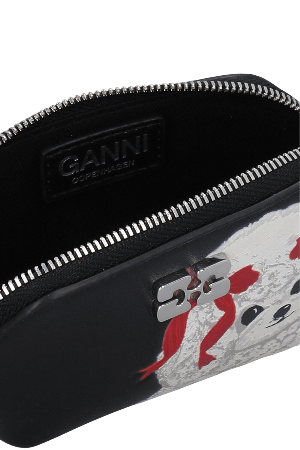 תמונת תקריב של ארנק מטבעות בו