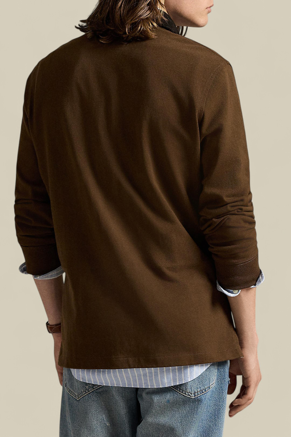 תמונת דוגמן אחורית של חולצת פולו