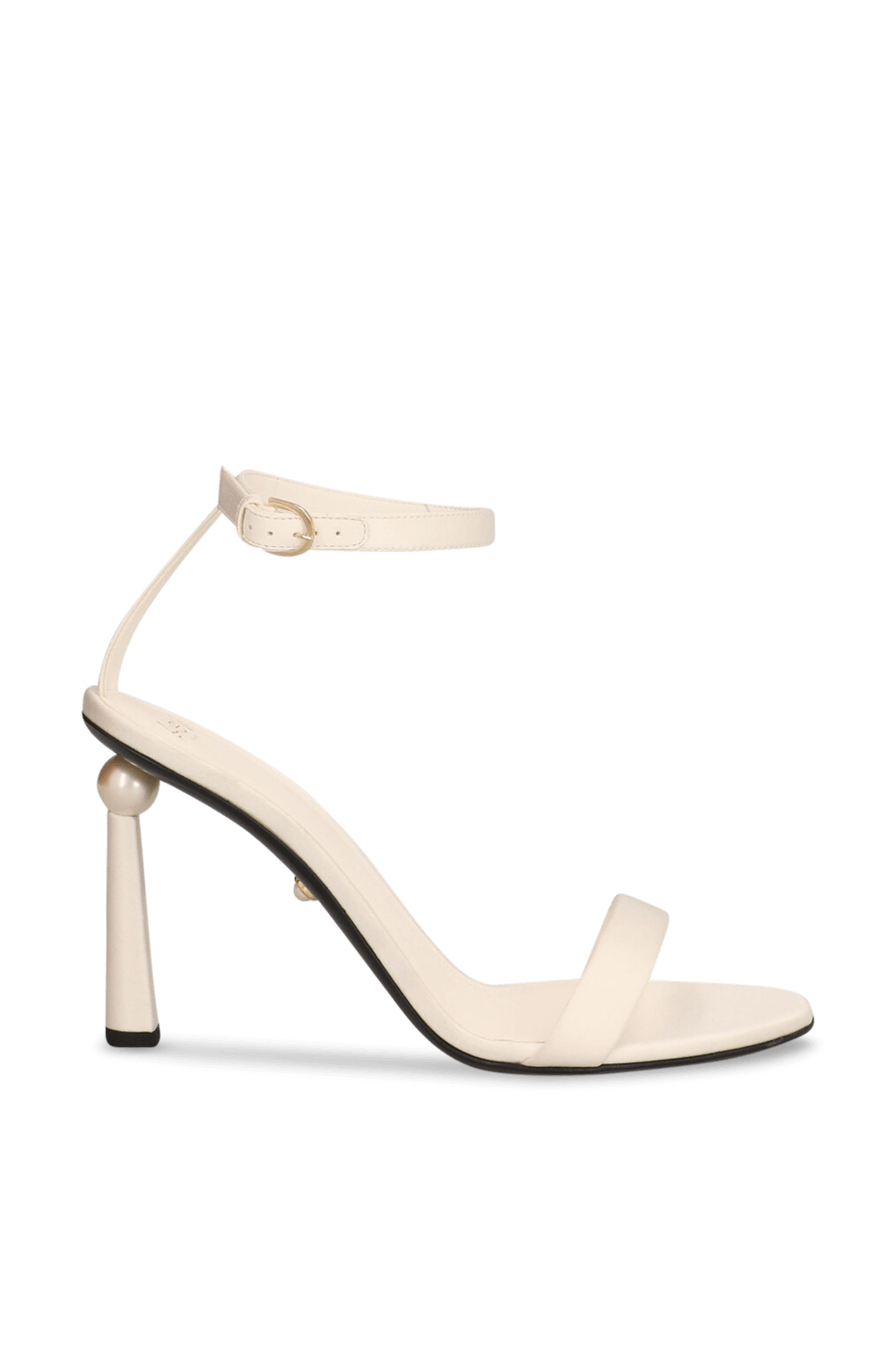 תמונה קידמית של סנדלי עקב פנינה