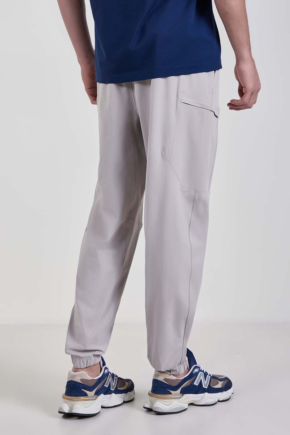 תמונת דוגמן אחורית של Zeroed In Classic-Fit Cargo Jogger Regular