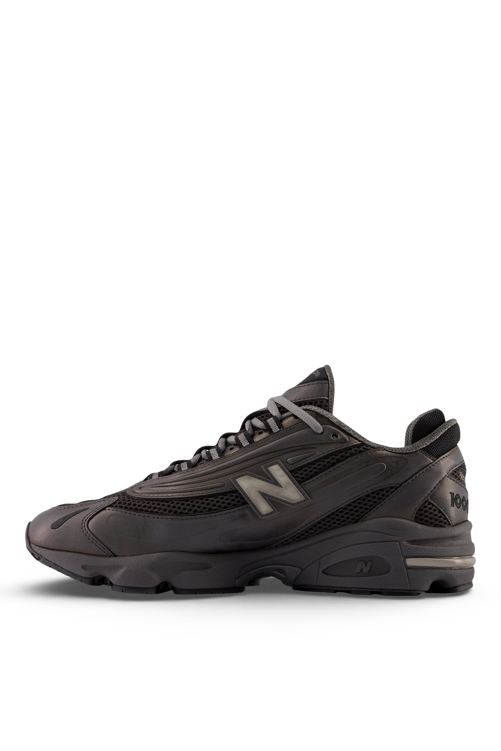 תמונה אחורית של נעלי סניקרס 1000